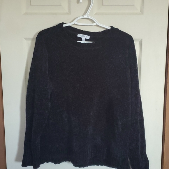 Black sweater - Picture 1 of 1